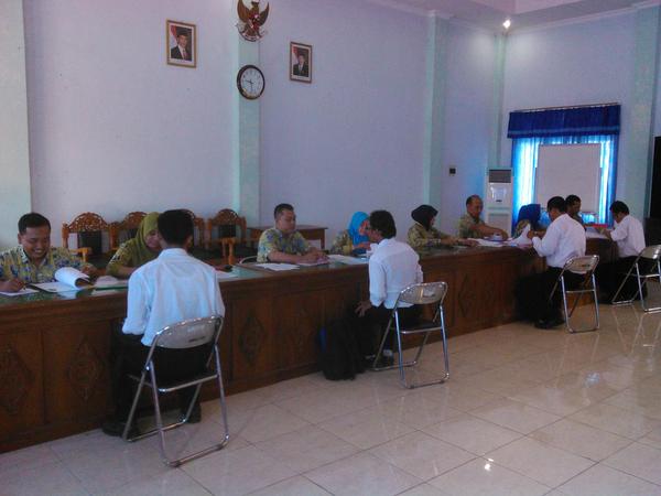 Penyerahan Berkas Pengangkatan CPNS 2014