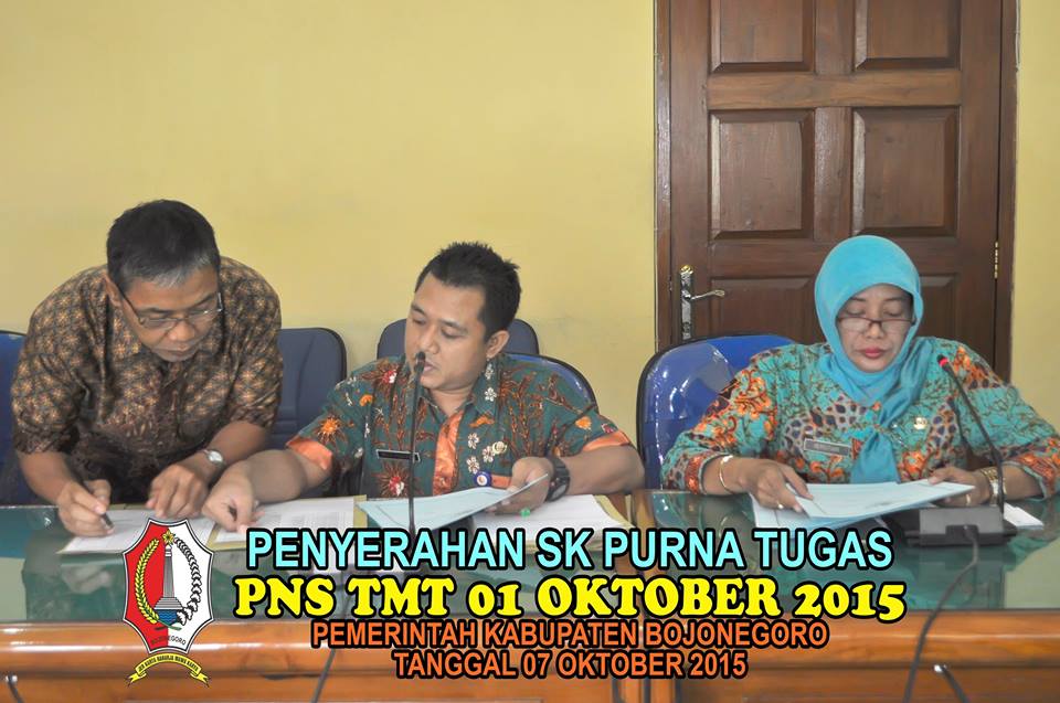 Penyerahan SK Purna Tugas kepada 15 PNS Kab. Bojonegoro