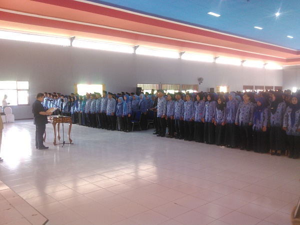 Pengambilan SUmpah/Janji dan Penyerahan SK PNS Tenaga Honorer K2