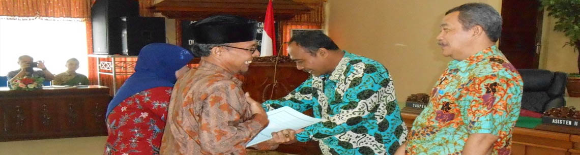 Penyerahan SK Purna Tugas Kepada 32 PNS Kabupaten Bojonegoro