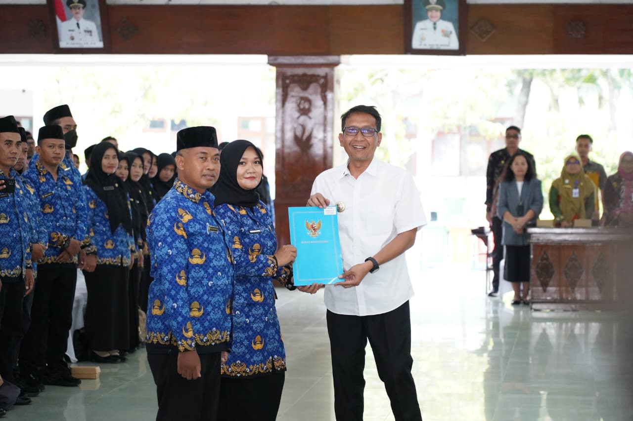 Penyerahan SK Perpanjangan Perjanjian Kerja PPPK Tahun 2021