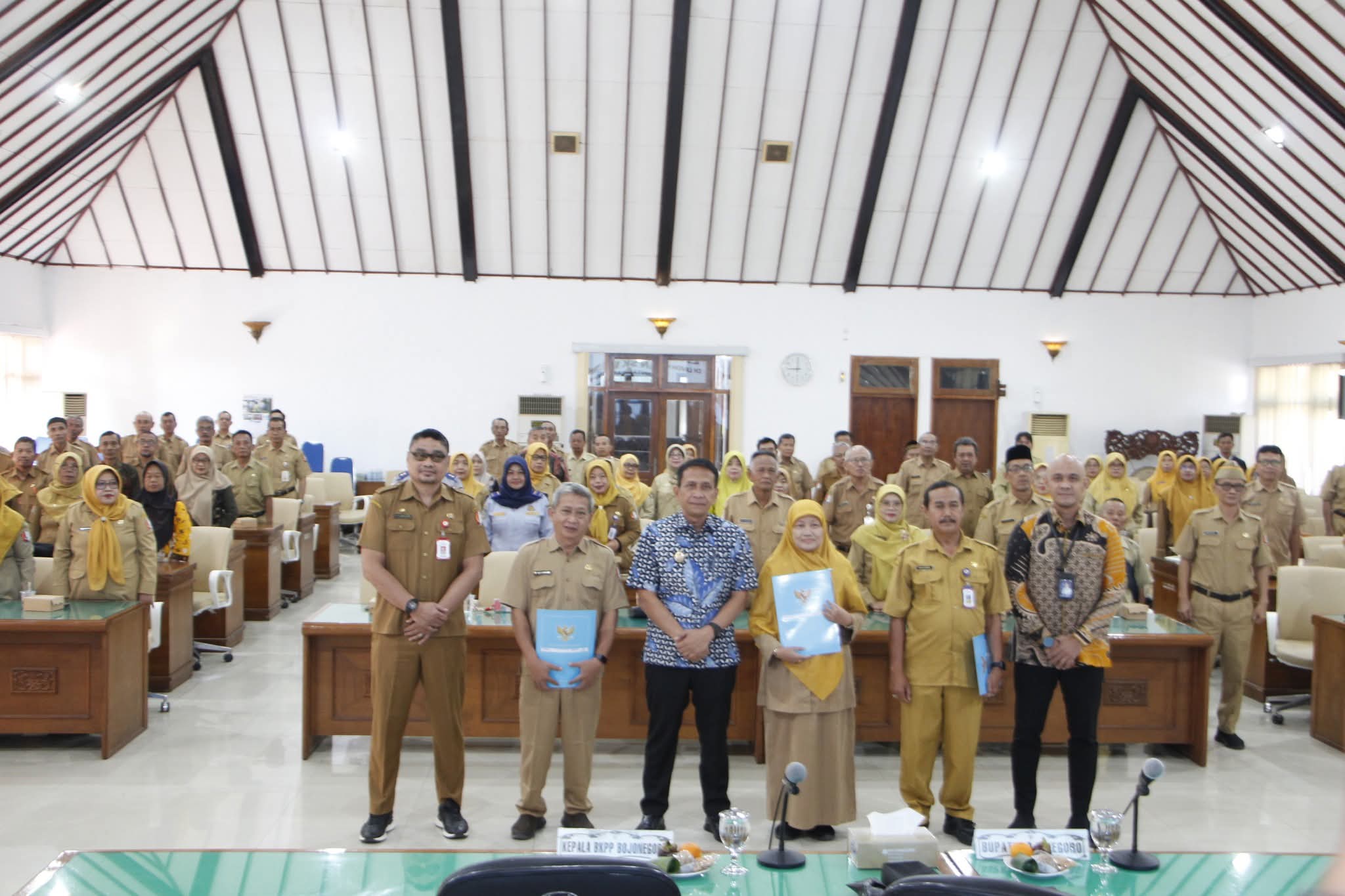 Bupati Setyo Wahono serahkan SK Pensiun kepada 113 PNS