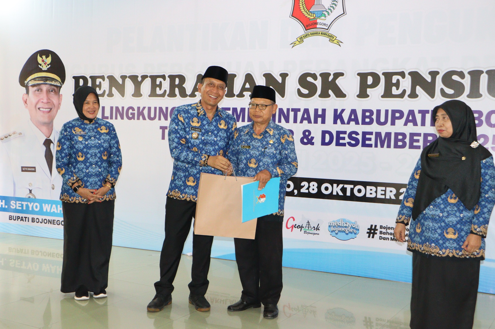 Penyerahan SK Pensiun